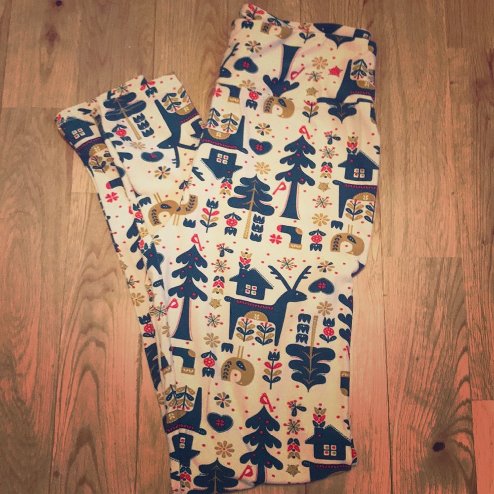 Lularoe holiday leggings with reindeer
